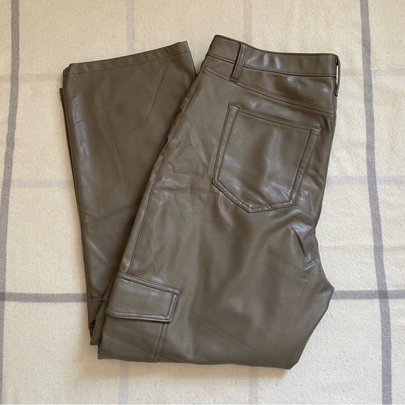 Abercrombie & Fitch High Rise Curve Love Vegan Leather Cargo Pants - Picture 13 of 13
